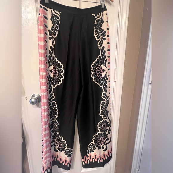 NWT Zara size medium cream, black and pink flowy wide leg pants - Picture 3 of 5